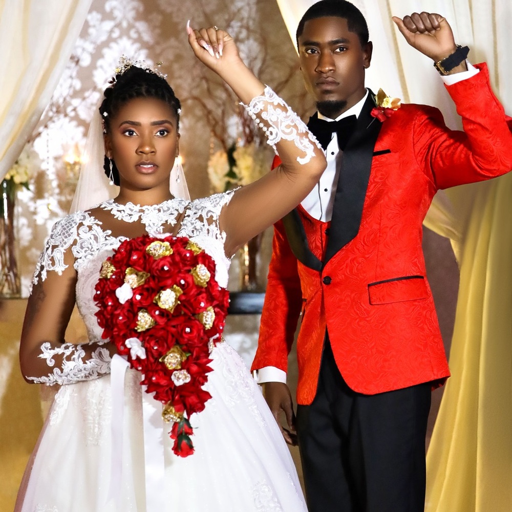 Red and gold tear drop bouquet with gold brooches